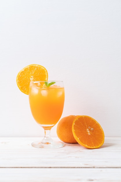 orange juice with ice