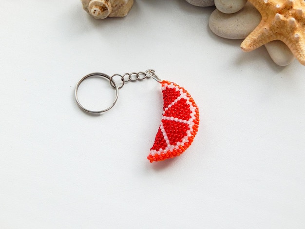 Photo orange key chain and sea shells