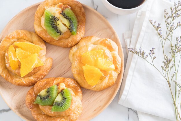 orange and kiwi pie