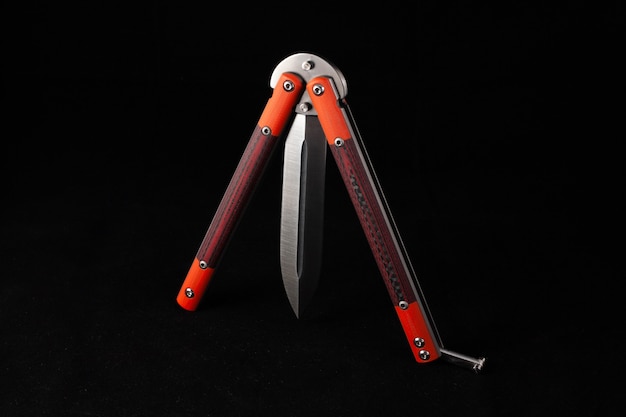 Photo orange knife on black