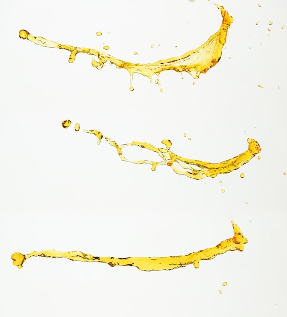 Foto succo di limone d'arancia o olio lubrificante spruzzo liquido oro giallo gocce di bevande acqua per bevande di frutta