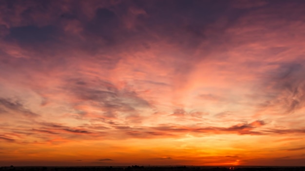 Foto sfondo del cielo arancione cielo al tramonto bellissimo cielo tramonto