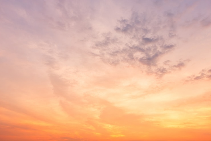 Photo 白い雲の夕日とオレンジ色の空のテクスチャです。