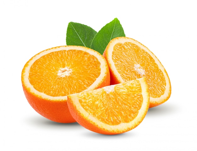 Фото Нарезанный апельсин на белом