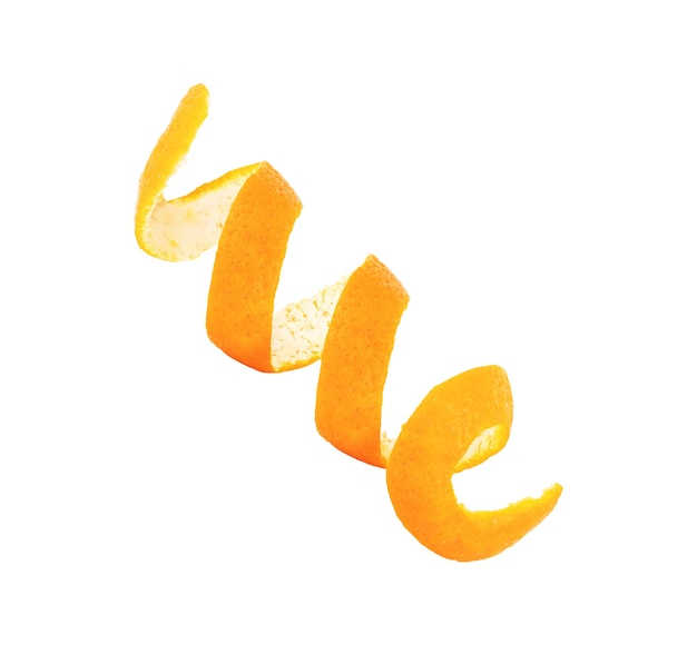 Кожура апельсина или мандарина на белом фоне