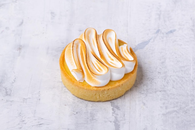 Orange tartlet with meringue