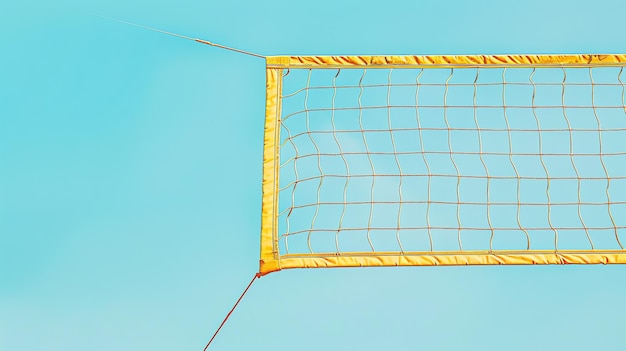 Foto rete da pallavolo arancione sullo sfondo del cielo blu la rete è focalizzata e nitida con una bassa profondità di campo