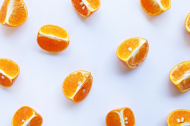 バックグラウンドのための白い背景のオレンジ。