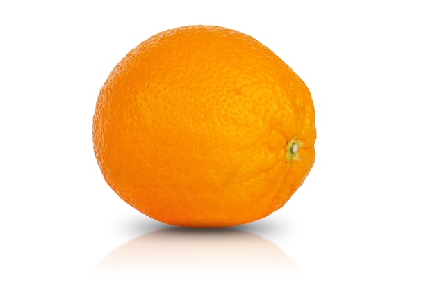 그림자와 반사 흰색 배경에 고립 된 오렌지