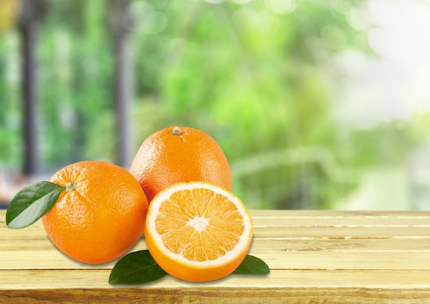 오렌지, 주스 및 잎사귀