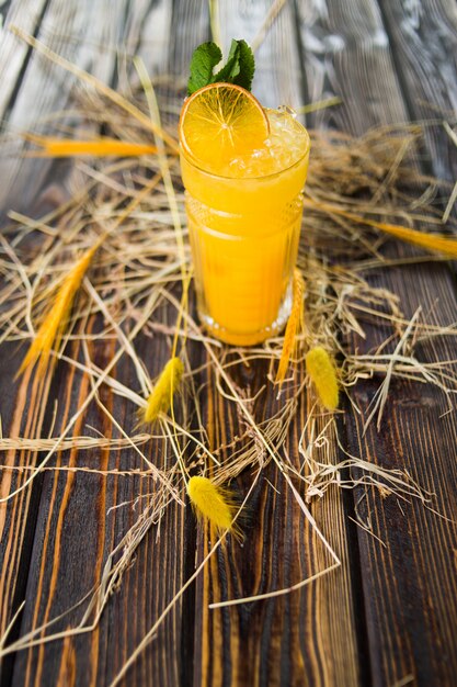 Oranje alcoholische cocktail