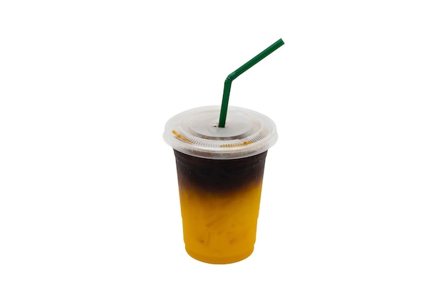 Oranje Cold Brew Coffee geïsoleerd op een witte achtergrond