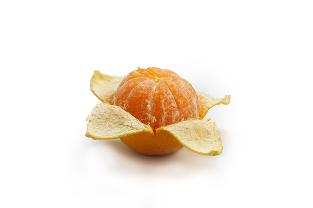 Oranje fruit geïsoleerd op een witte achtergrond.