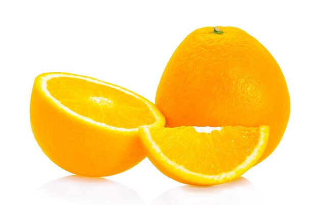 Oranje fruit geïsoleerd op een witte achtergrond