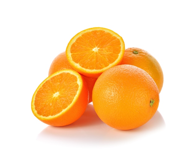 Oranje fruit geïsoleerd op wit