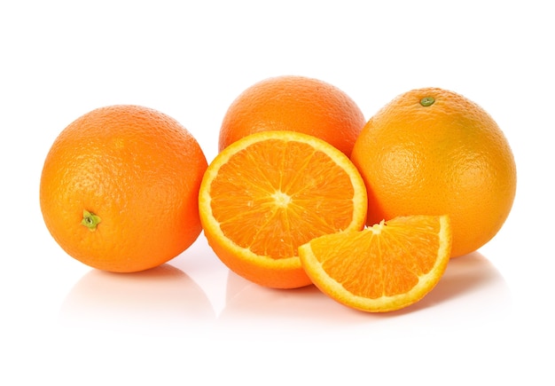 Oranje fruit geïsoleerd op wit