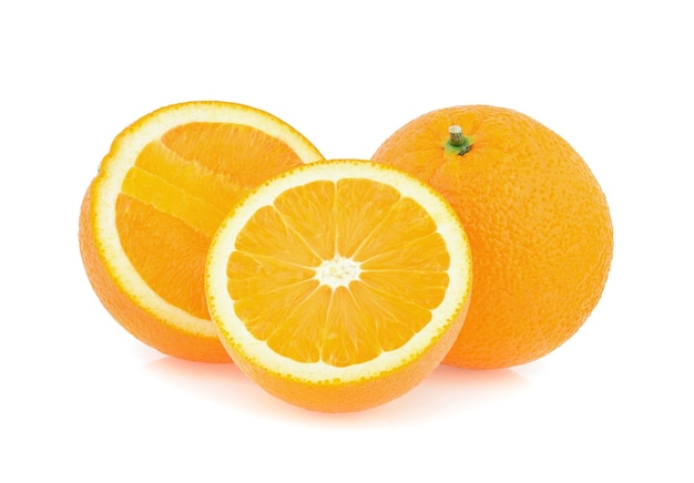 Oranje fruit geïsoleerd op witte achtergrond