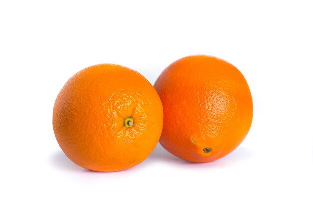 Oranje fruit geïsoleerd op witte achtergrond