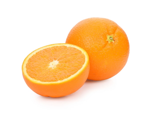 Oranje fruit geïsoleerd op witte achtergrond