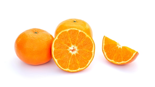 oranje fruit op een witte achtergrond