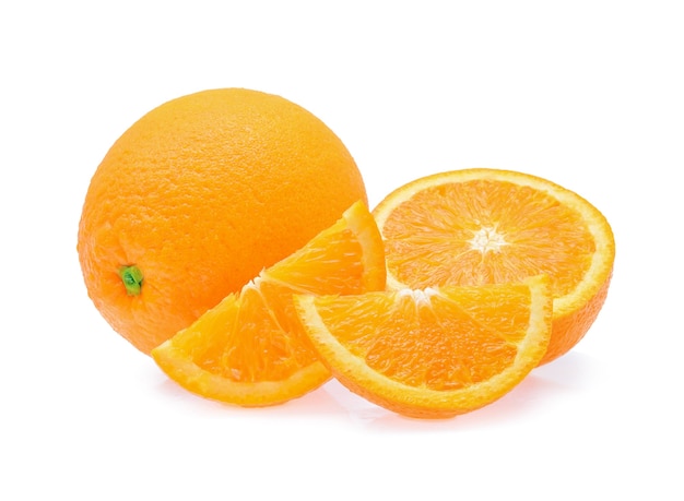 Oranje fruit op witte achtergrond