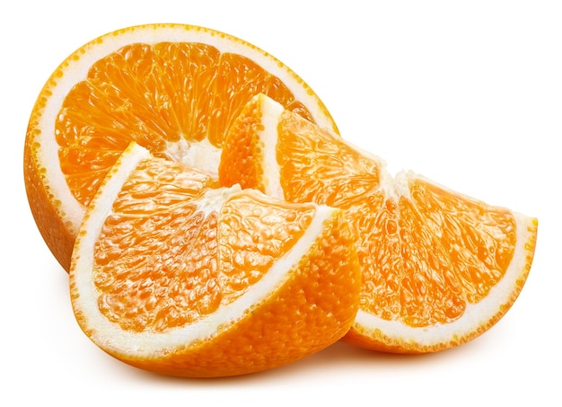 Oranje fruit uitknippad. Verse biologische sinaasappel geïsoleerd op wit.