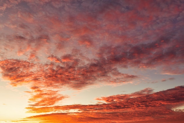 Oranje lucht na zonsondergang of voor zonsopgang