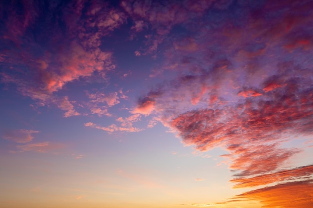 Oranje lucht na zonsondergang of voor zonsopgang