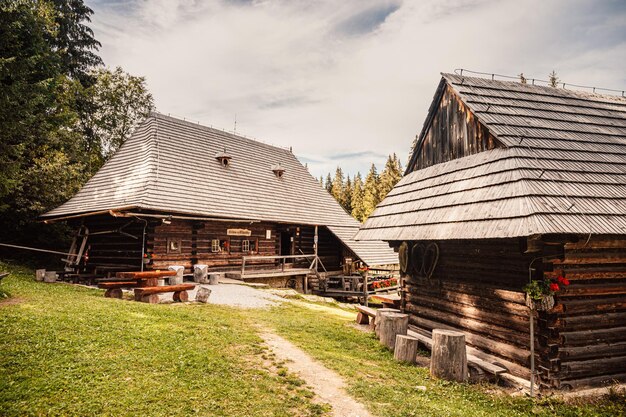 Orava dorpsmuseum Zuberec Slowakije Dorp van volksarchitectuur in de natuurlijke omgeving