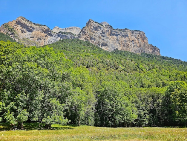 사진 우에스카 피레네 산맥에 있는 오르데사 몬테 페르디도 국립공원 (ordeza y monte perdido national park)
