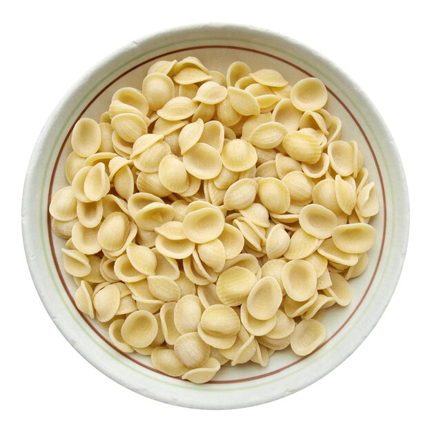 Orecchiette pasta geïsoleerd