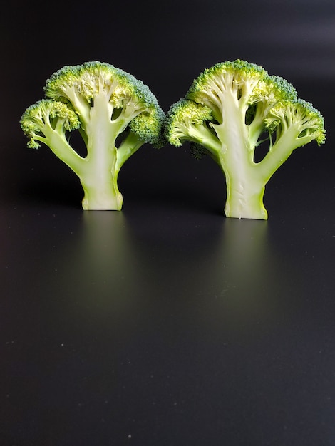 Photo organic broccoli isolated on black