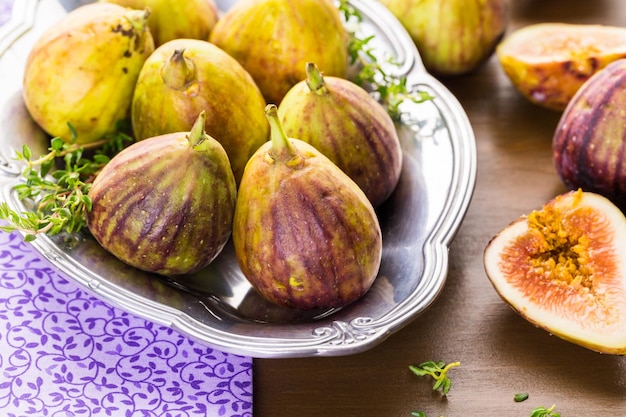 Organic California figs on wood table.