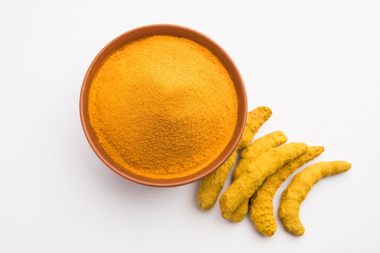 Photo organic dry turmeric or haldi powder also known as curcuma longa linn, selective focus