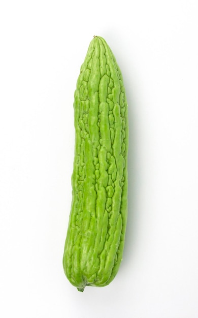 白い背景に分離された有機の緑のカボチャの野菜