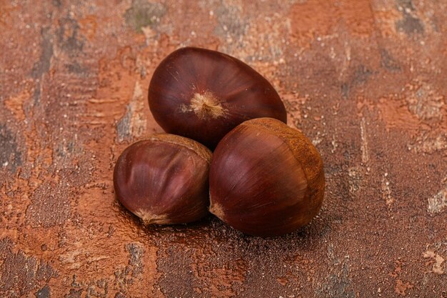 Foto mucchio di castagne dolci naturali biologiche