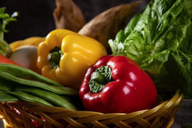 Photo organic various vegetables in basket