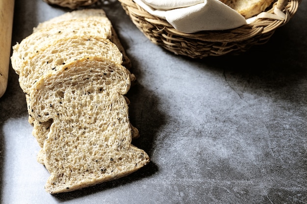 Foto organische zelfgemaakte oude graan brood