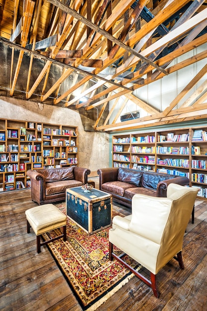 Foto una libreria organizzata piena di varie pubblicazioni nell'intermission bookshop di brownwood te