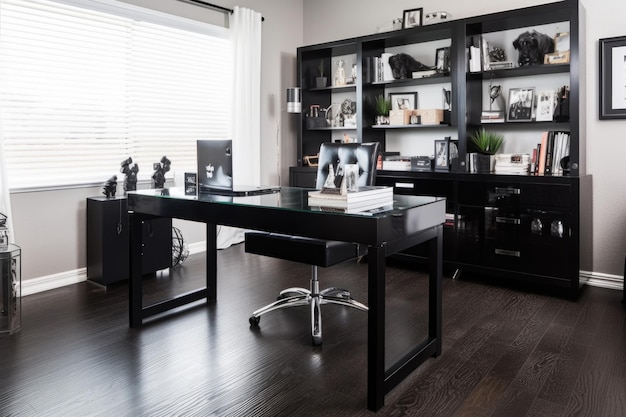 Организованный офис с элегантной черной мебелью и стеклянными элементами, созданными с помощью генеративного искусственного интеллекта