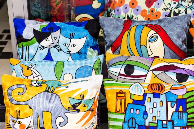 Photo oriental cushions. national textile bazaar in istanbul