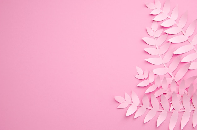 Photo origami exotic paper plants on pink background