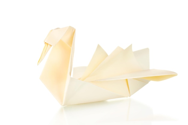 Origami papieren zwaan geïsoleerd op wit