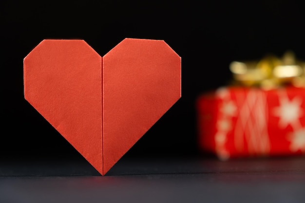 Origami voor Valentijnsdag rood papieren hart