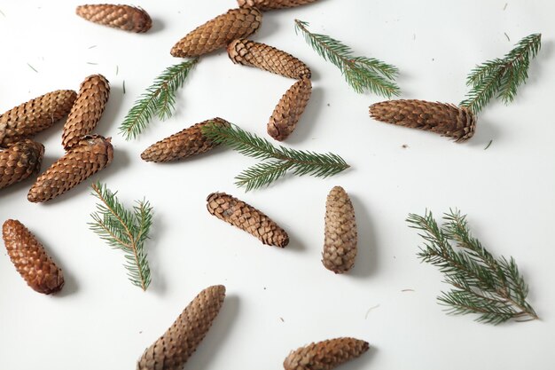 Originele kerstboom achtergrond. Vrolijke kerstboom wenskaart. Gelukkig nieuwjaar 2023