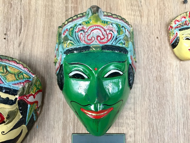 originele kunstmaskers uit de Indonesische cultuur