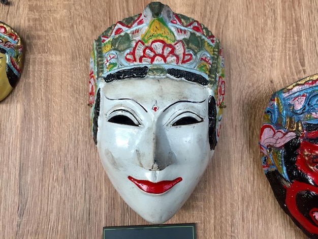 originele kunstmaskers uit de Indonesische cultuur