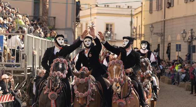 Photo oristano sardinia italy february 9th 2024 riders of the sartiglia race directed by su componidori