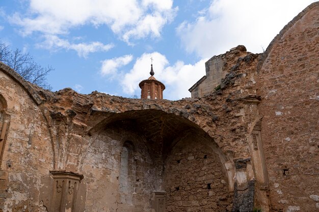 Photo ornate ruins of monasterio de piedra church