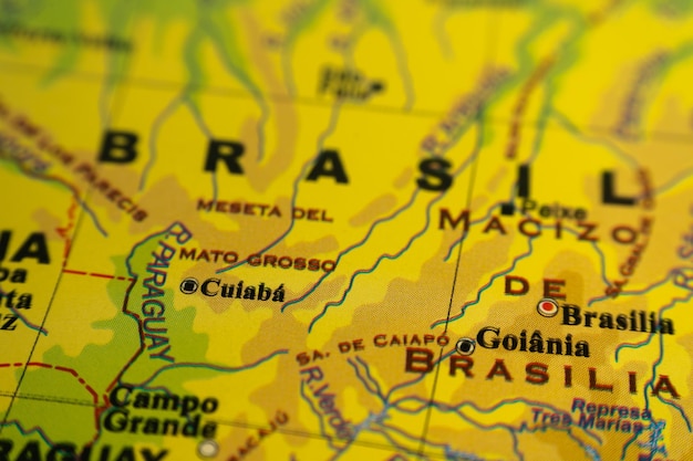 여행 관광 지리학의 스페인어 개념에 대한 참조가 있는 브라질의 브라질리아 대산괴와 마토 그로소의 지형도 차등 초점